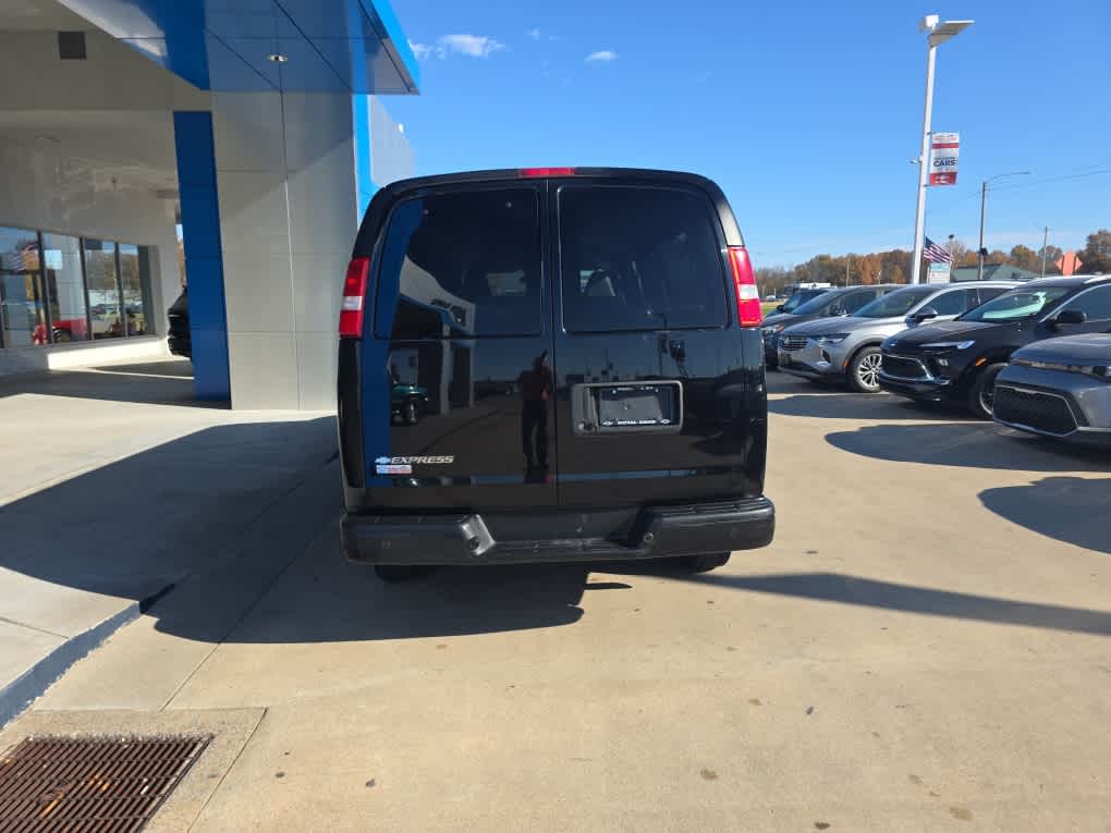 2020 Chevrolet Express Passenger 3500 1LS