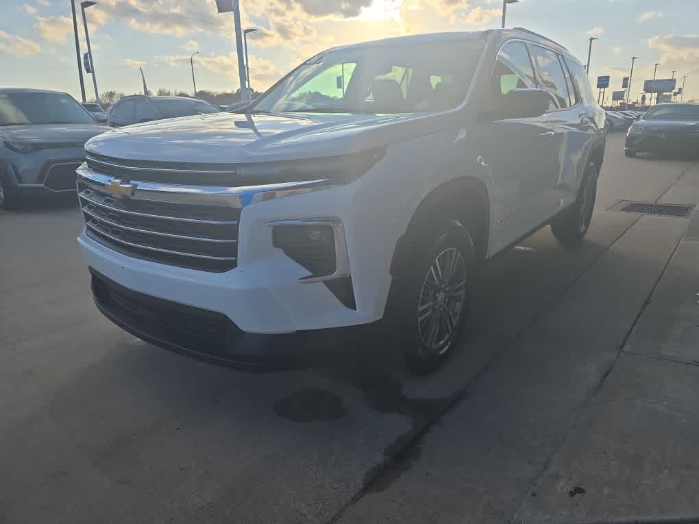 2024 Chevrolet Traverse LT