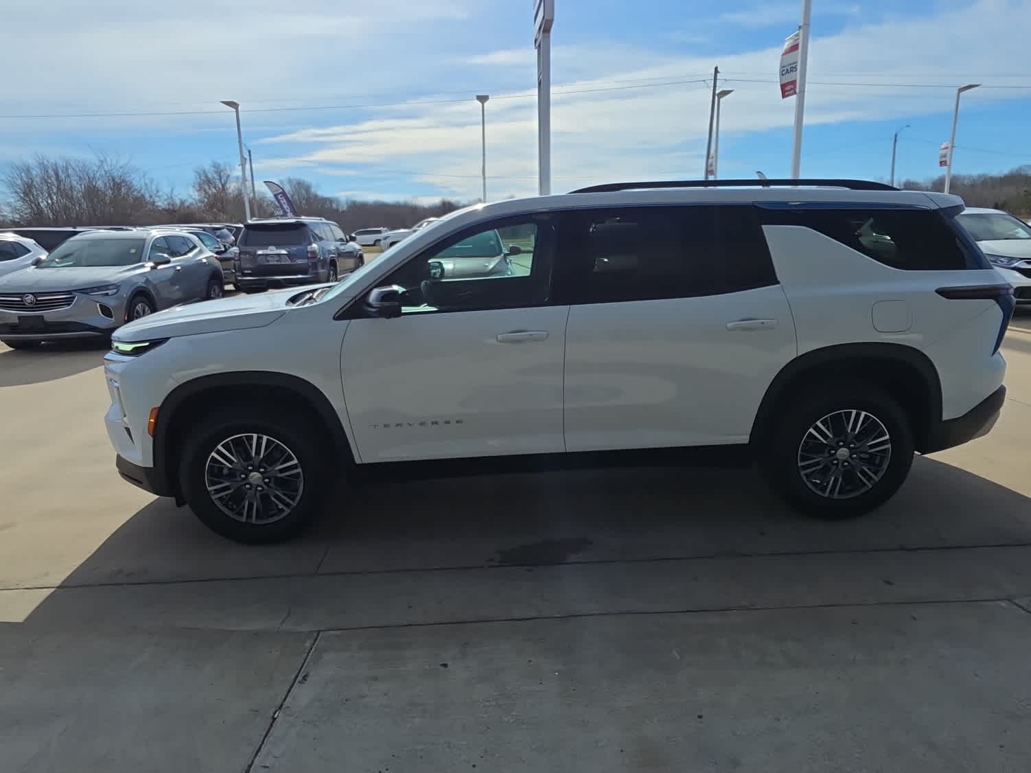 2025 Chevrolet Traverse LT