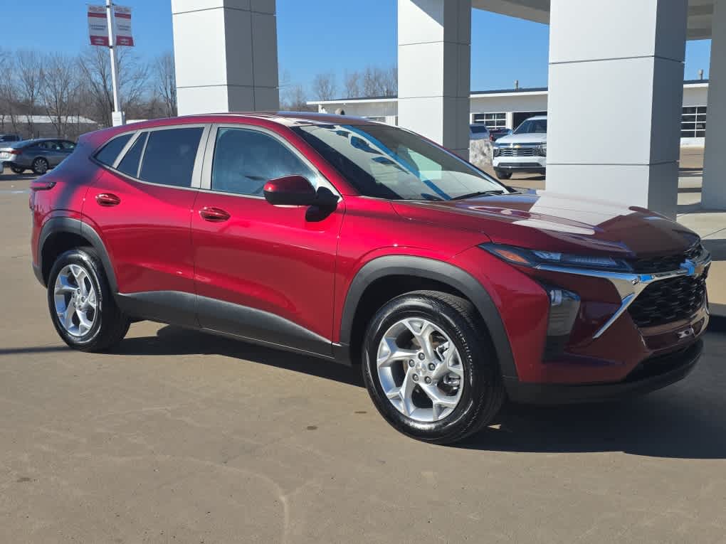 2025 Chevrolet Trax LS
